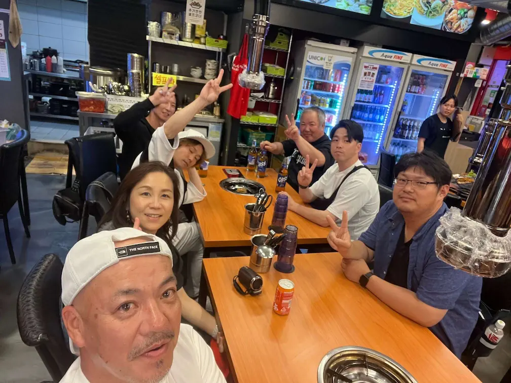 会社寮のウッドデッキでの休憩